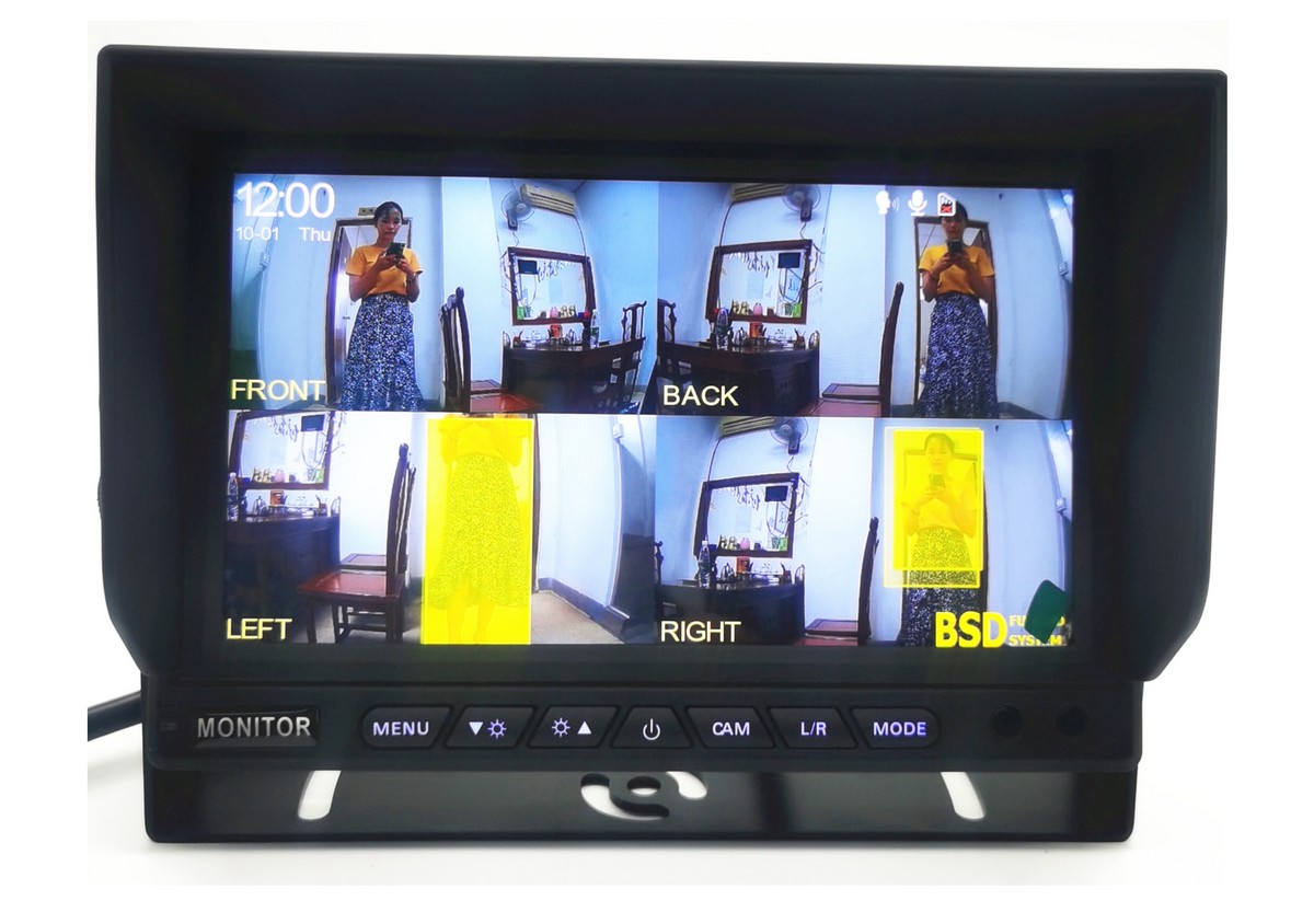 BSD monitor for reversing cameras with image recording from 4 cameras