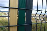 PVC vypln do plotu vertikálna PLASTOVÁ VÝPLŇ PRE PLETIVÁ A PANELY v Antracitovej (sivej farbe)​.